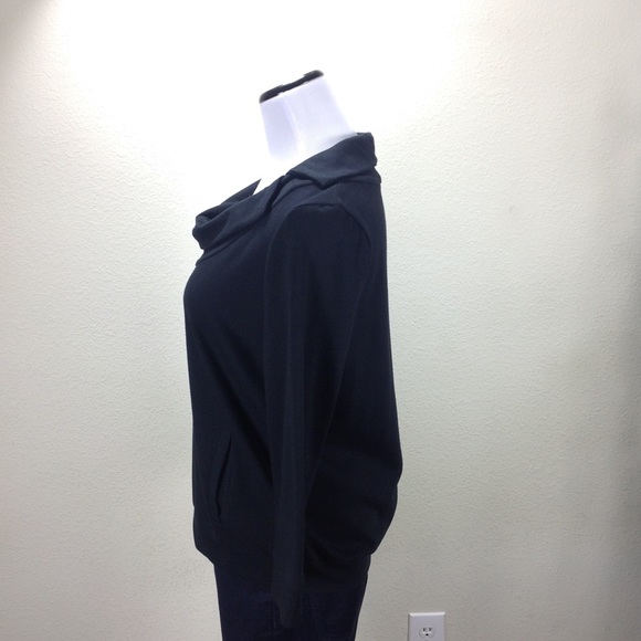 Urban Outfitters Black Sweater W/ 3/4 Sleeves - Picture 2 of 7